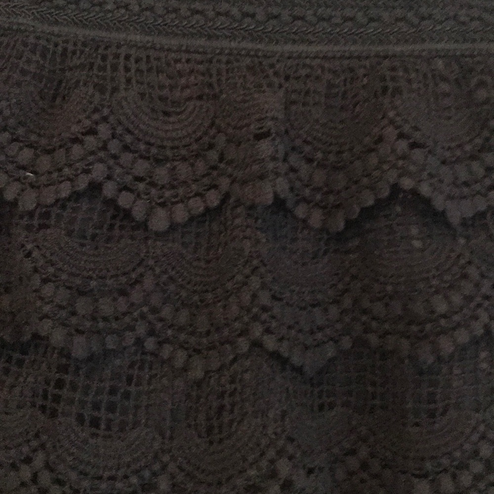Black lace shorts with elastic waistband - Picture 7 of 8